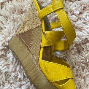 Gianni Bini Yellow platform wedge